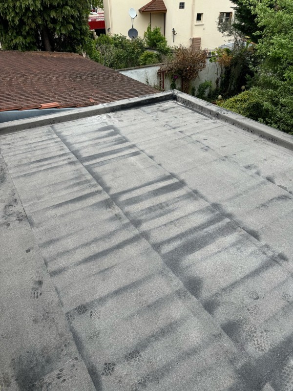 Mise en peinture Enercool d’un toit terrasse à Saint-Maur-Des-Fossés 