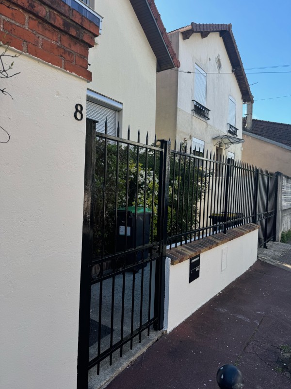 Ravalement de clôture et pignon avec peinture Guittet à Saint-Maur-des-Fossés (94)