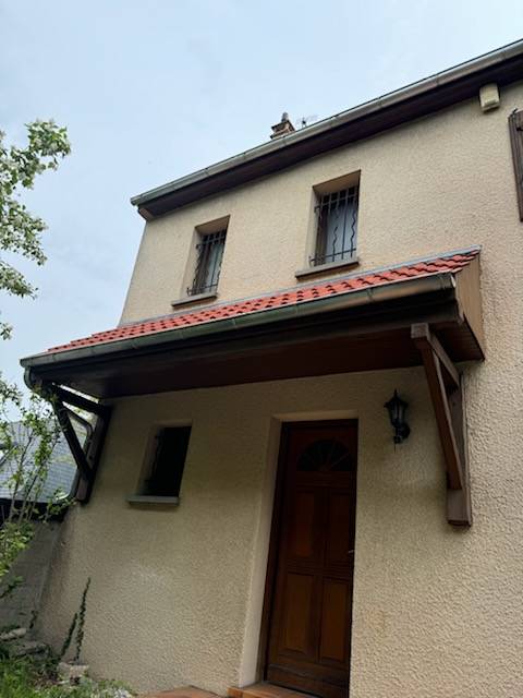 Pose de gouttières en zinc naturel sur pavillon rénové à Joinville-le-Pont